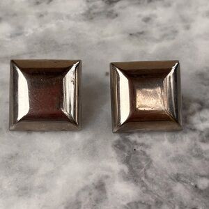 BEAUTIFUL SQUARE SHAPE SHINY METALLIC SILVER TONE STUD EARRINGS